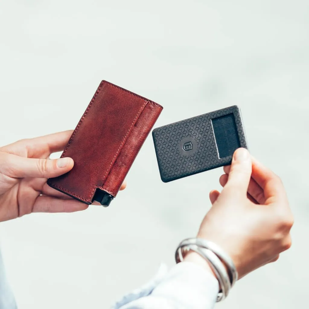 Ekster Parliament Men's Wallet | RFID Blocking Leather Minimalist Wallet | Slim Wallet for Men - Designed for Quick Card Access with Push Button