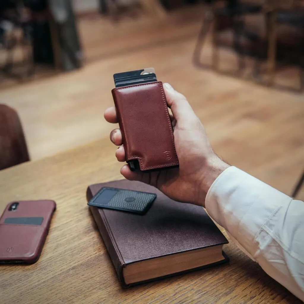 Ekster Parliament Men's Wallet | RFID Blocking Leather Minimalist Wallet | Slim Wallet for Men - Designed for Quick Card Access with Push Button