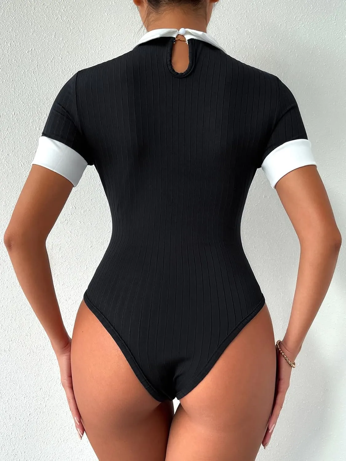 Verdusa Women's Colorblock Short Sleeve Collar Ribbed Skinny Bodysuit Top